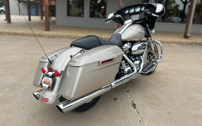 2018 Harley-Davidson® Street Glide® Silver Fortune