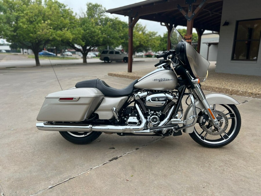 2018 Harley-Davidson® Street Glide® Silver Fortune