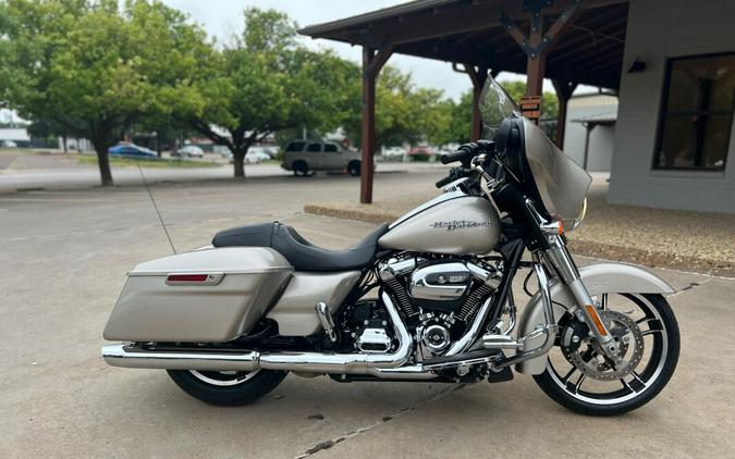 2018 Harley-Davidson® Street Glide® Silver Fortune