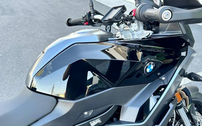 2023 BMW F 900 XR Triple Black