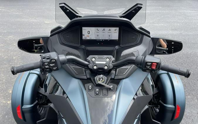 2025 Can-Am® Spyder RT Limited Dark Wheels