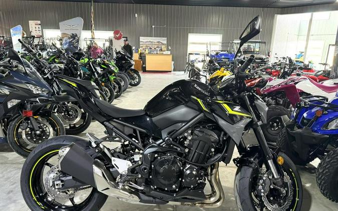 2024 Kawasaki Z900 ABS Metallic Spark Black/Metallic Matte Dark Gray