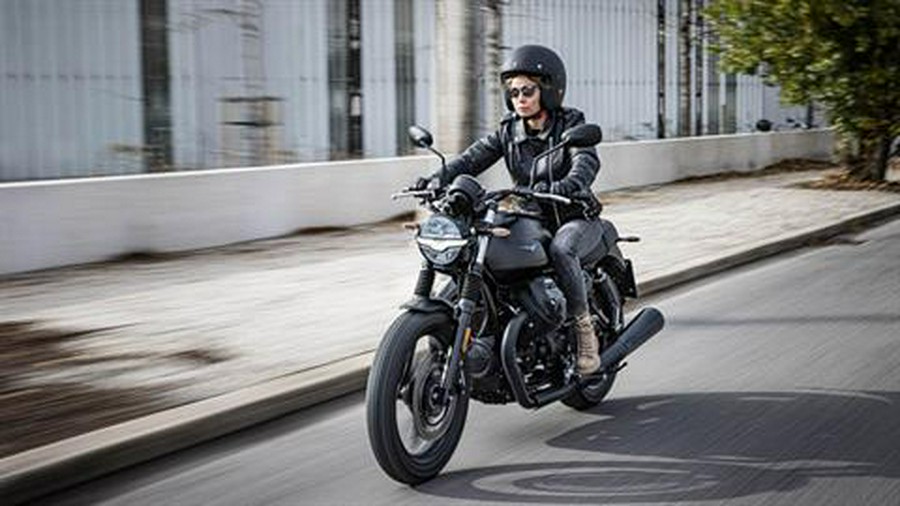 2021 Moto Guzzi V7 Stone E5
