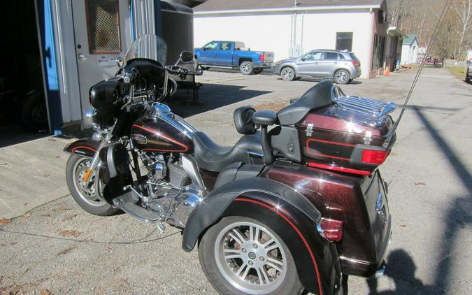 2011 Harley-Davidson® FLHTCUTG TRIGLIDE UL CLSC