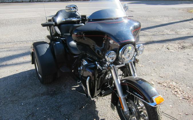 2011 Harley-Davidson® FLHTCUTG TRIGLIDE UL CLSC