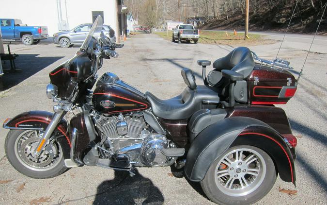 2011 Harley-Davidson® FLHTCUTG TRIGLIDE UL CLSC