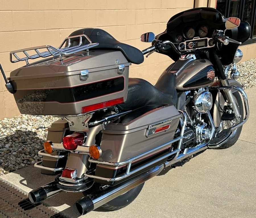 2004 Harley-Davidson Electra Glide® Classic Two-Tone Smokey Gold and Vivid Black