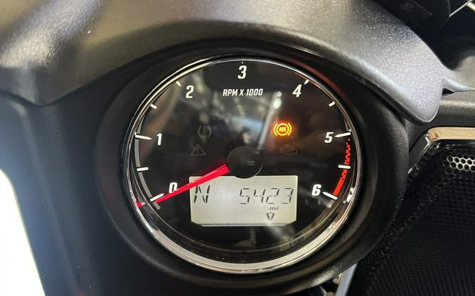 2020 Indian Motorcycle® Roadmaster® Dark Horse® Thunder Black Smoke