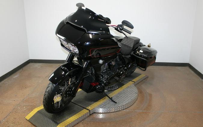 2021 Harley-Davidson® CVO™ Road Glide® Black Hole
