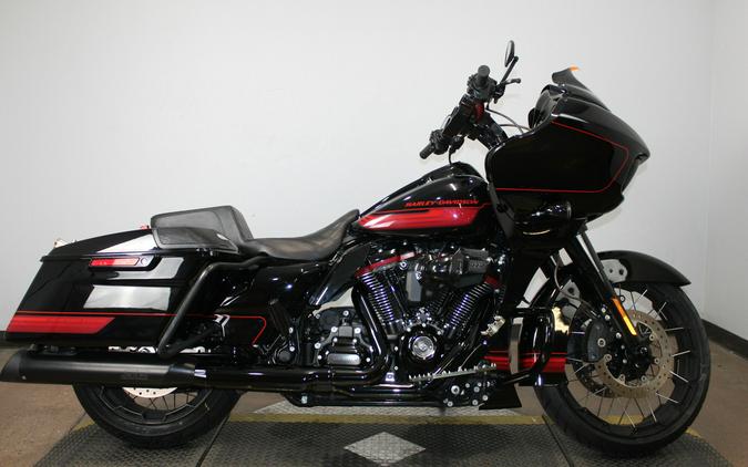 2021 Harley-Davidson® CVO™ Road Glide® Black Hole