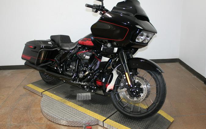 2021 Harley-Davidson® CVO™ Road Glide® Black Hole