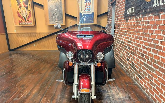 FLHTCUTG 2017 Tri Glide Ultra
