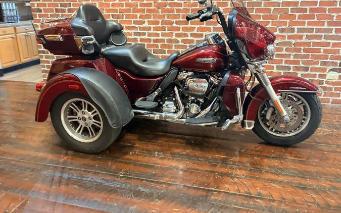 FLHTCUTG 2017 Tri Glide Ultra