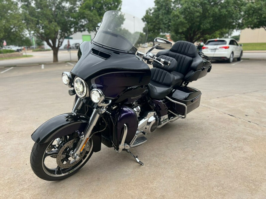 2021 Harley-Davidson® CVO™ Limited Royal Purple & Royal Black Fade