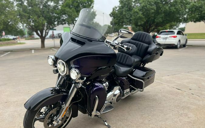 2021 Harley-Davidson® CVO™ Limited Royal Purple & Royal Black Fade