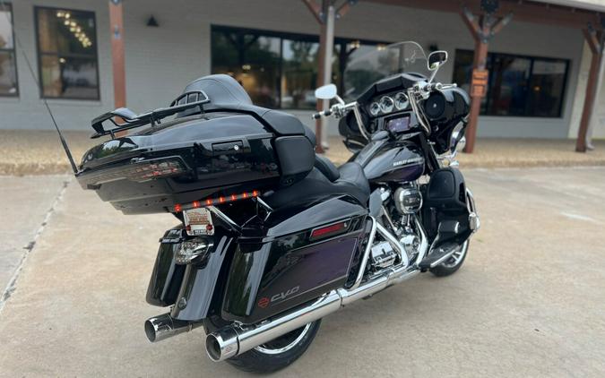 2021 Harley-Davidson® CVO™ Limited Royal Purple & Royal Black Fade