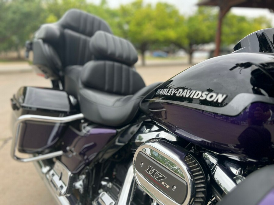 2021 Harley-Davidson® CVO™ Limited Royal Purple & Royal Black Fade