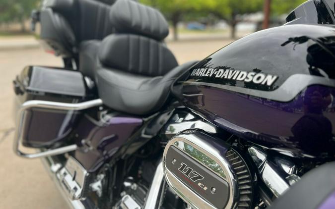 2021 Harley-Davidson® CVO™ Limited Royal Purple & Royal Black Fade