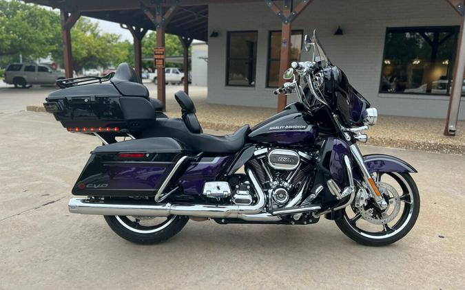 2021 Harley-Davidson® CVO™ Limited Royal Purple & Royal Black Fade