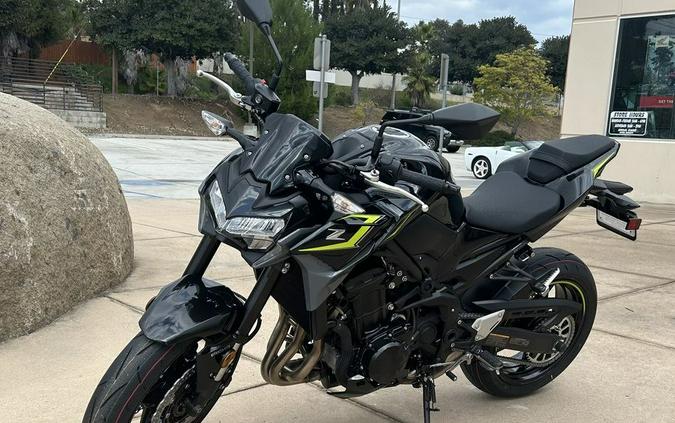 2024 Kawasaki Z900 ABS Metallic Spark Black/Metallic Matte Dark Gray