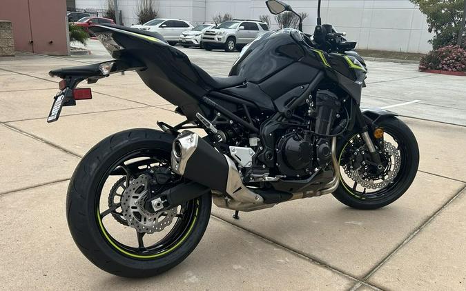 2024 Kawasaki Z900 ABS Metallic Spark Black/Metallic Matte Dark Gray