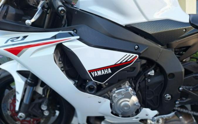 2016 Yamaha YZF-R1S