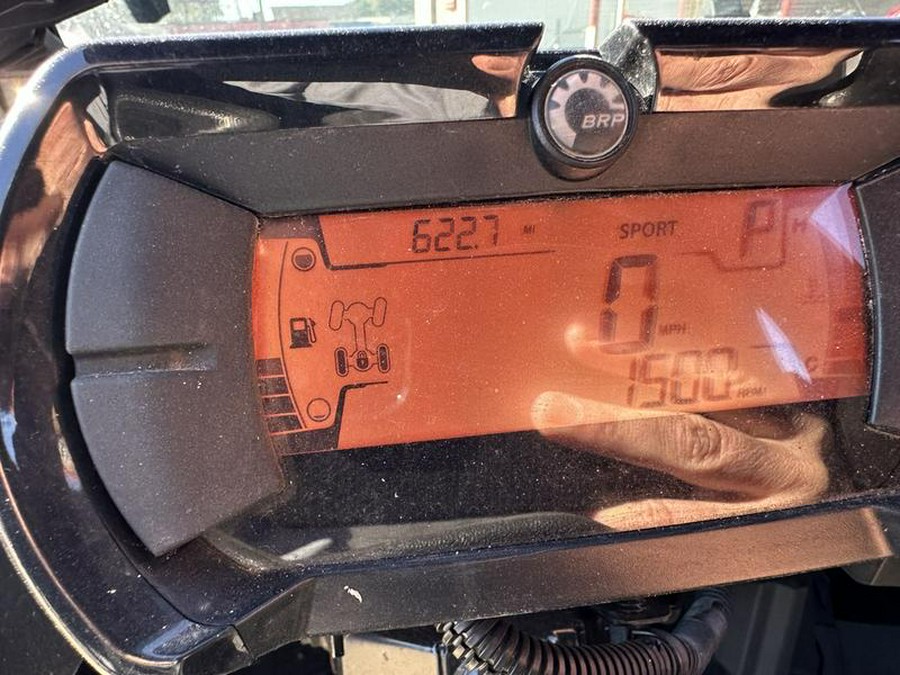 2023 Can-Am® Commander MAX DPS