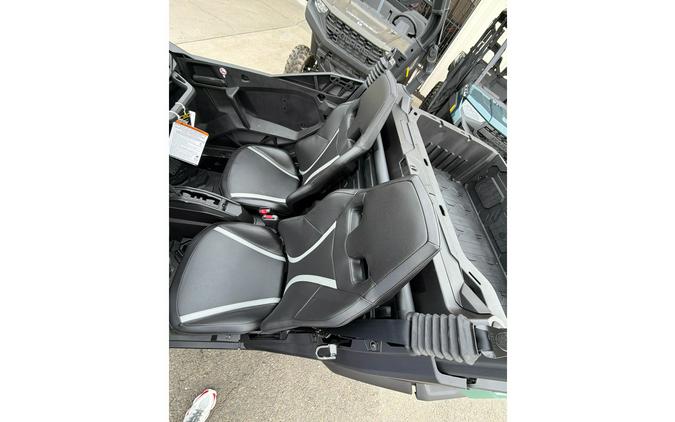 2026 Can-Am COMMANDER DPS 700