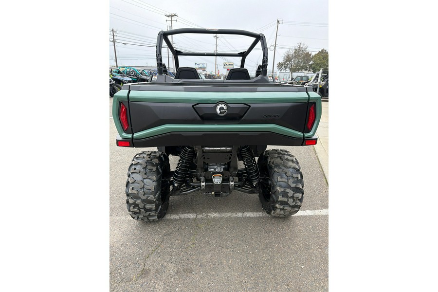 2026 Can-Am COMMANDER DPS 700