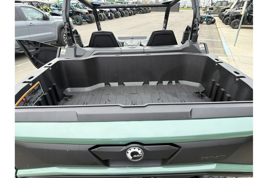 2026 Can-Am COMMANDER DPS 700