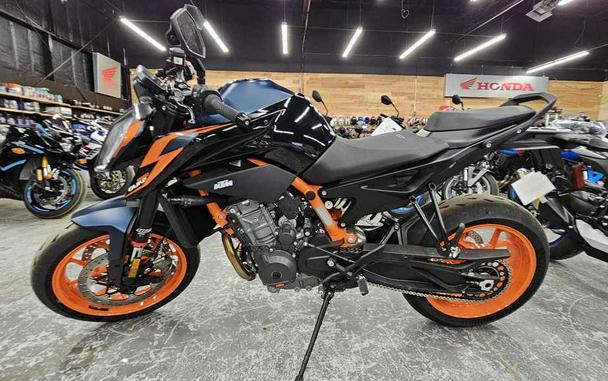 2023 KTM 890 Duke R