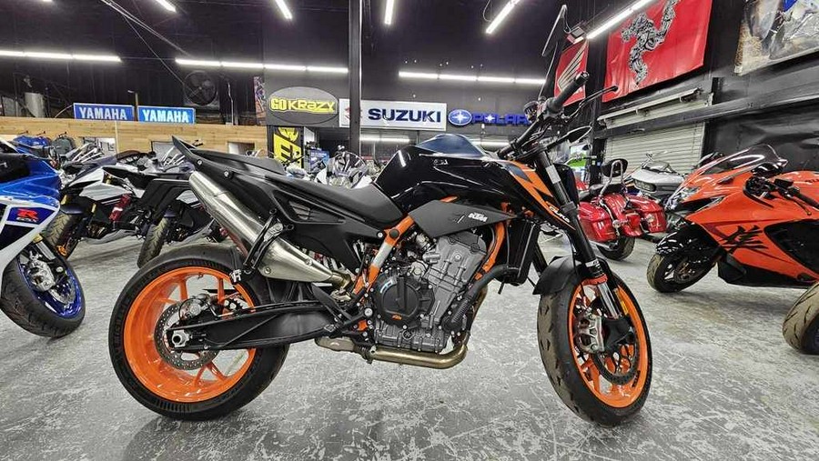 2023 KTM 890 Duke R