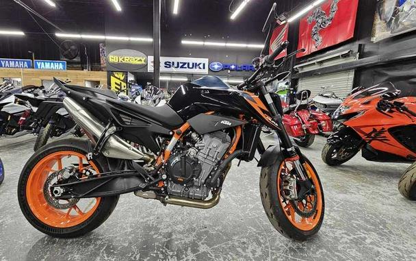 2023 KTM 890 Duke R