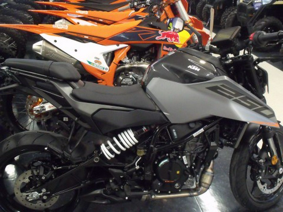 2026 KTM 250 Duke