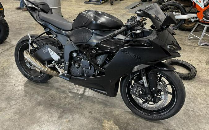 2024 Kawasaki Ninja® ZX™-6R Metallic Flat Spark Black/Ebony