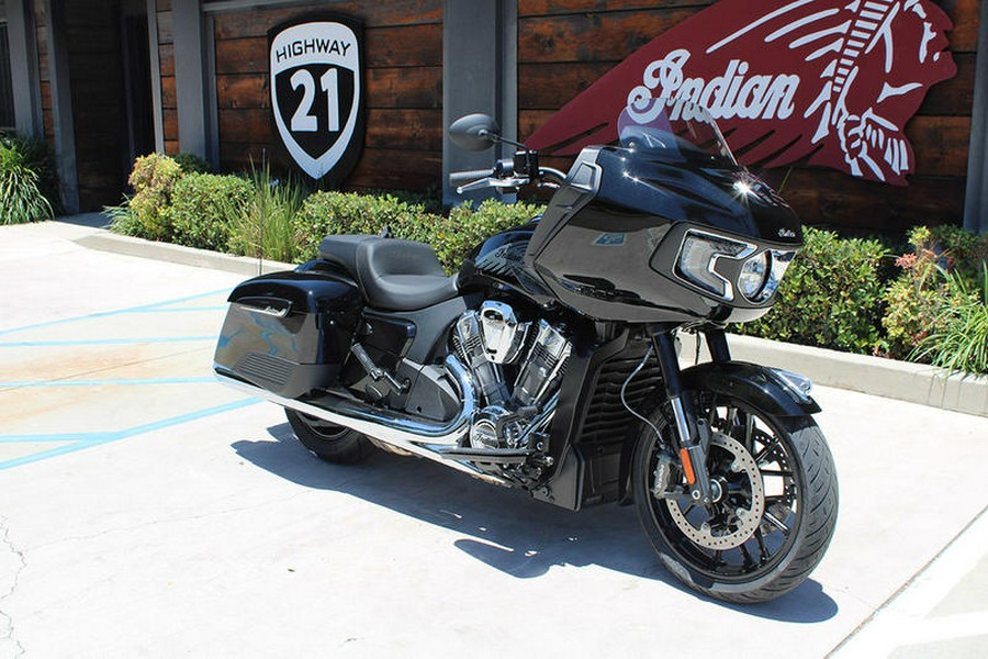 2023 Indian Motorcycle® Challenger® Black Metallic