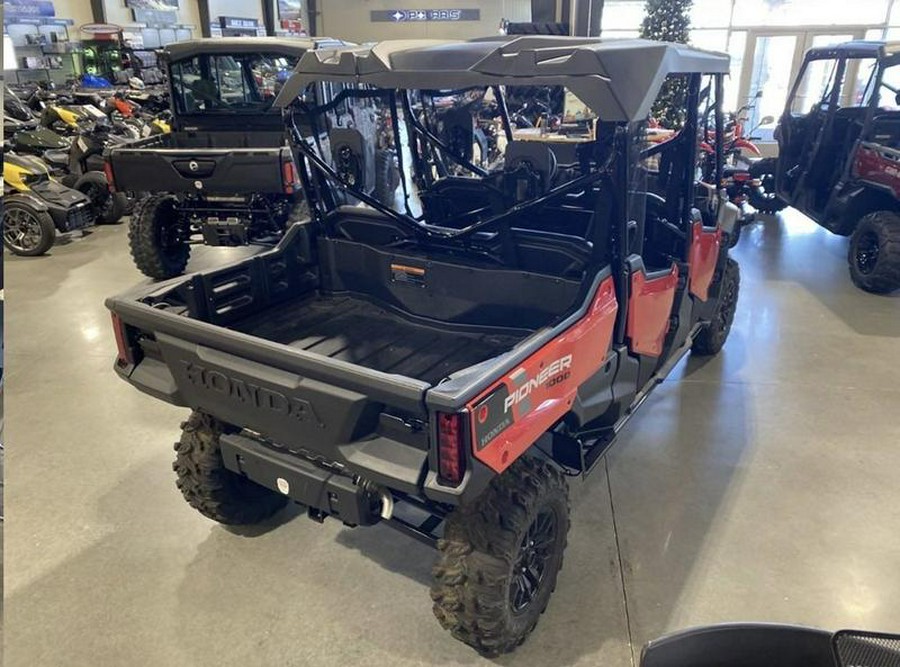 2023 Honda® Pioneer 1000-6 Deluxe Crew