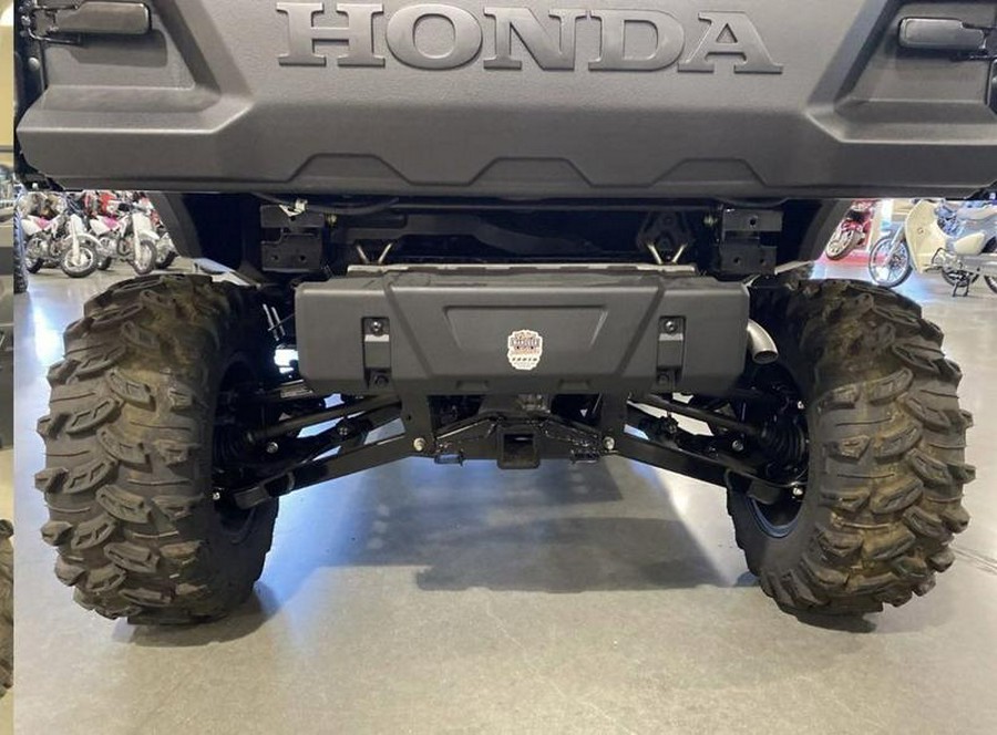 2023 Honda® Pioneer 1000-6 Deluxe Crew