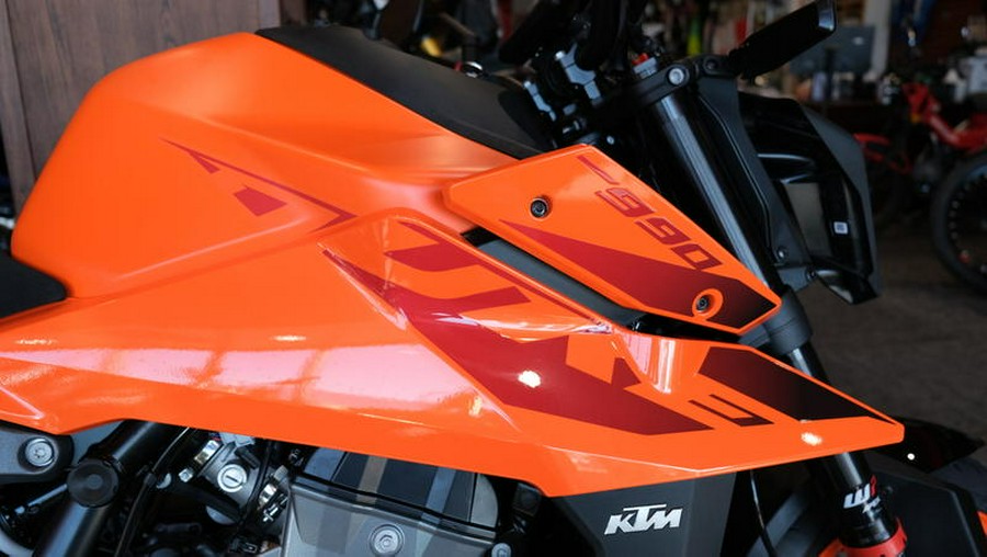 2024 KTM 990 Duke