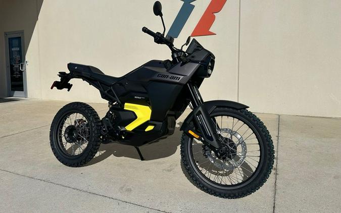 2025 Can-Am Origin Carbon Black