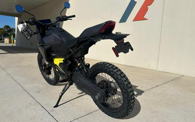 2025 Can-Am® Origin Carbon Black