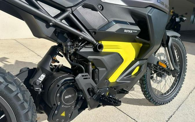 2025 Can-Am® Origin Carbon Black