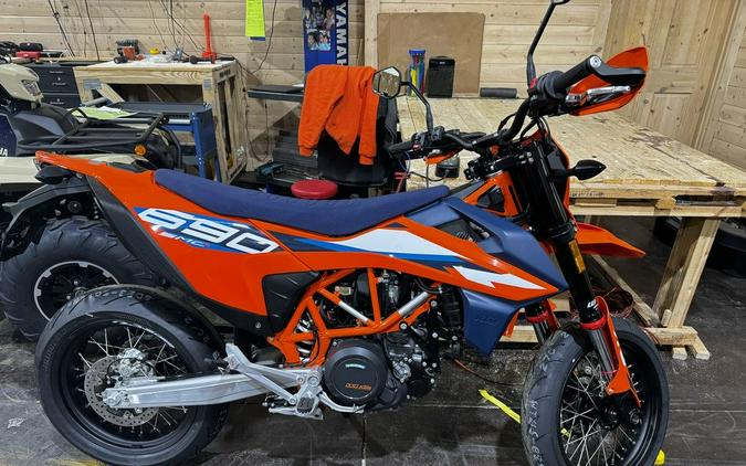 2024 KTM 690 SMC R