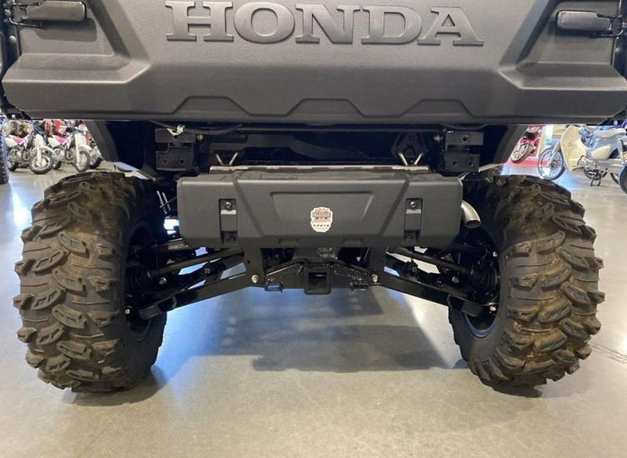 2023 Honda® Pioneer 1000-6 Deluxe Crew