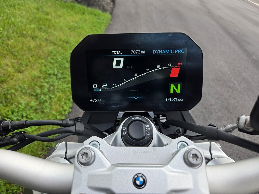 2023 BMW F 900