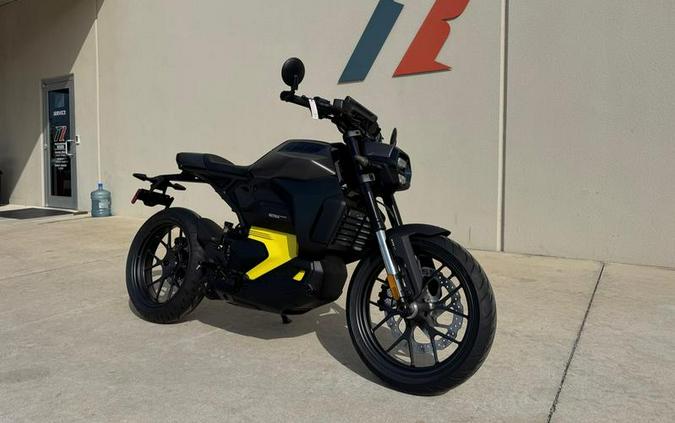 2025 Can-Am® Pulse Carbon Black