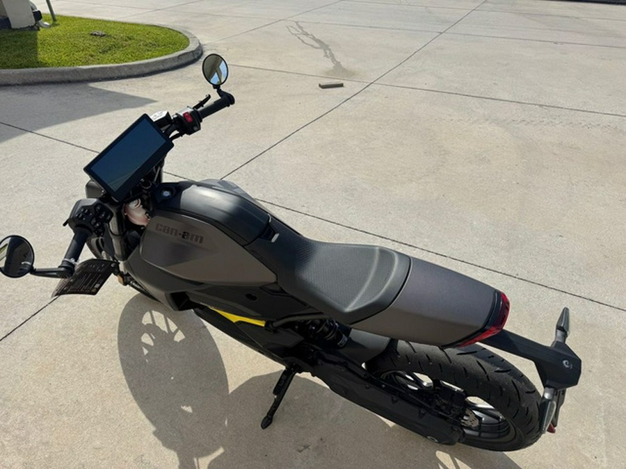 2025 Can-Am Pulse Carbon Black