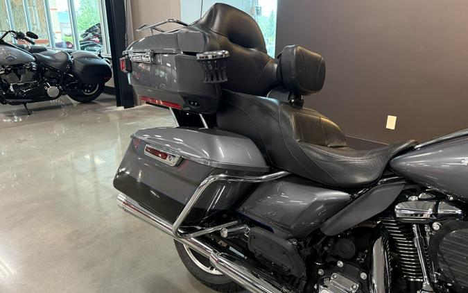 2022 Harley-Davidson® Road Glide® Limited Gauntlet Gray Metallic/Vivid Black