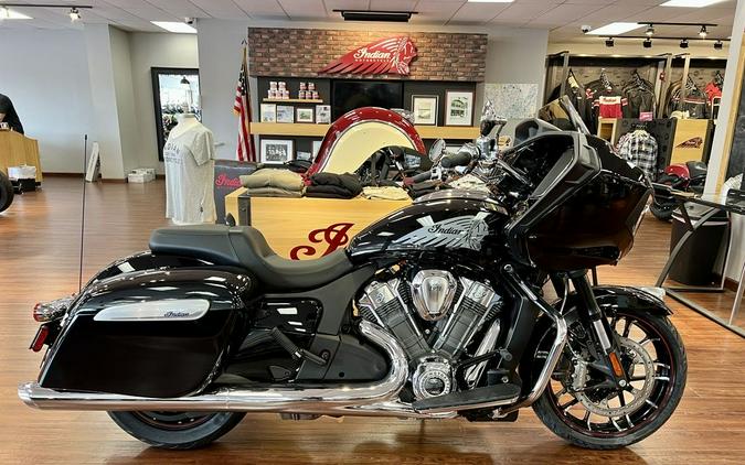 2023 Indian Motorcycle® Challenger® Limited Black Metallic