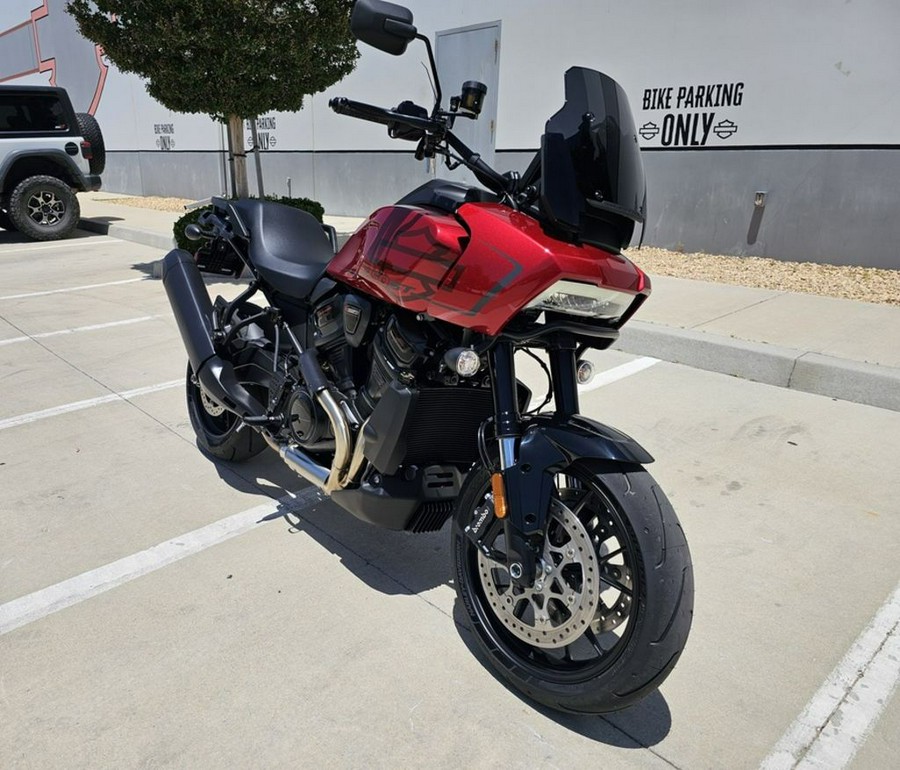 2025 Harley-Davidson® RA1250ST - Pan America® 1250 ST